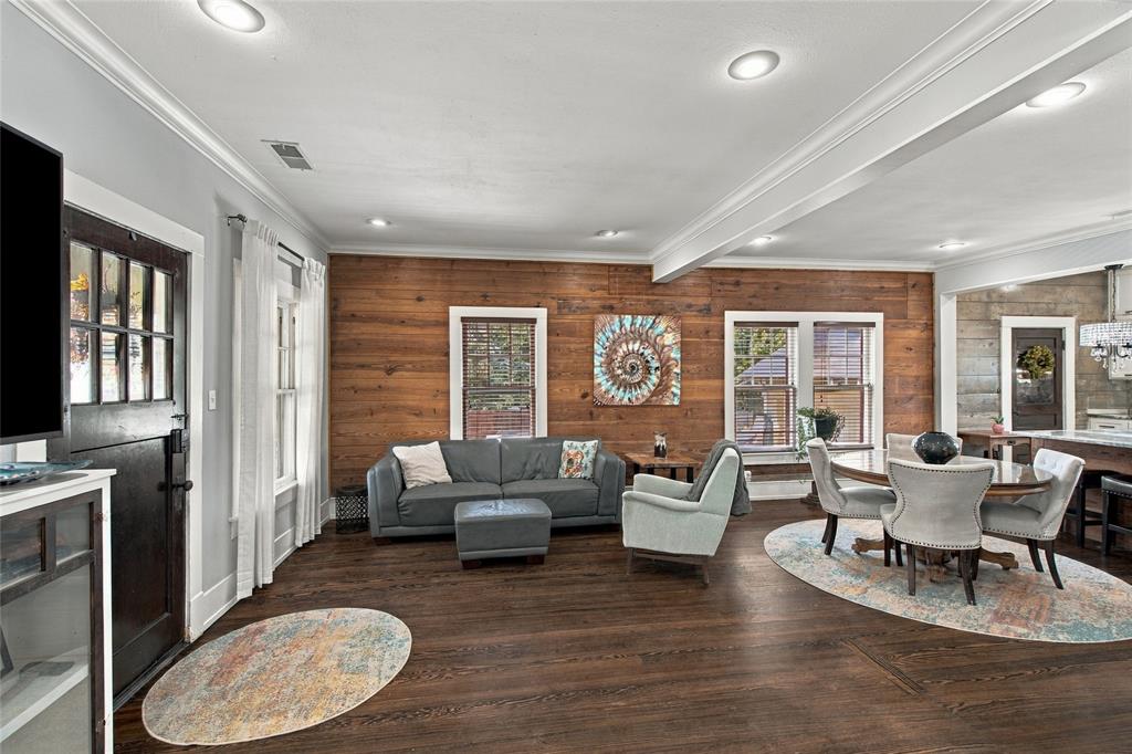 300 W College Street Property Photo 3