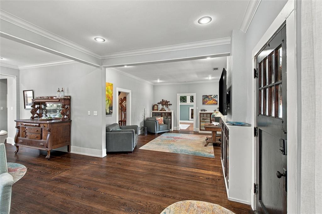 300 W College Street Property Photo 7
