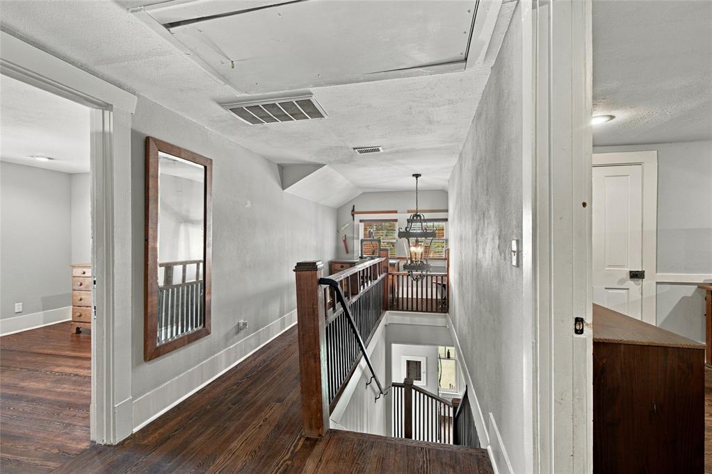 300 W College Street Property Photo 25