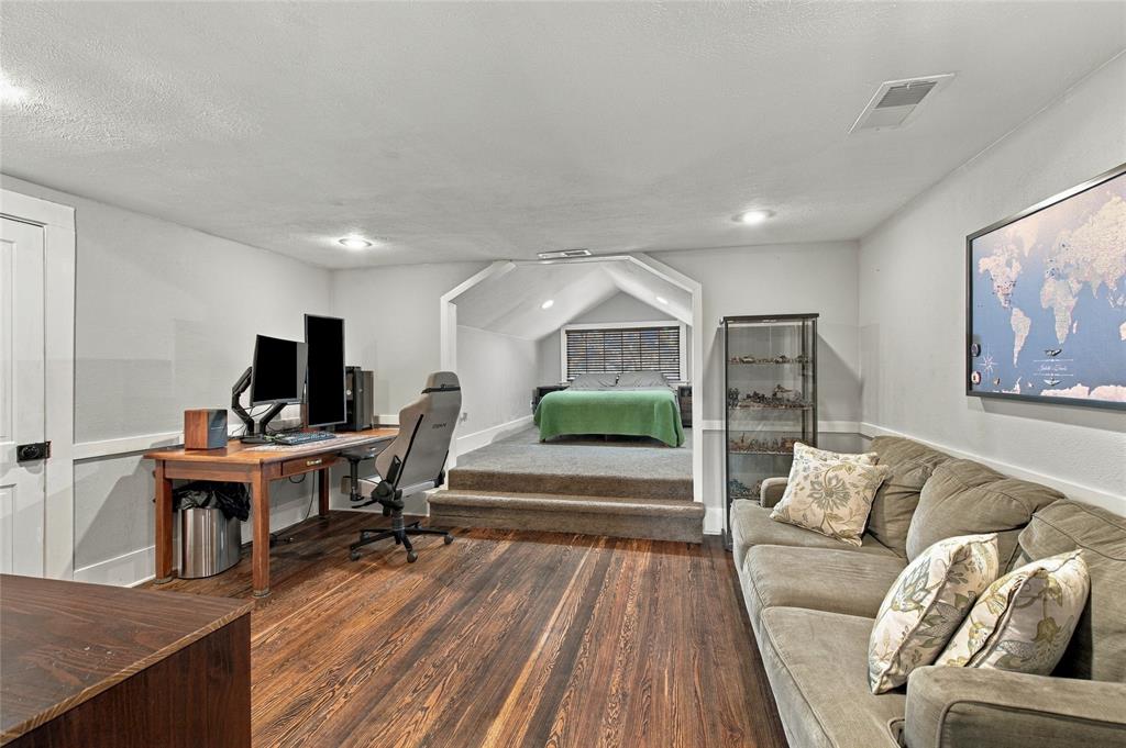 300 W College Street Property Photo 26
