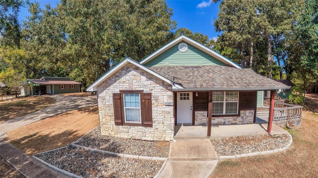 237 Lakeview Circle Property Photo 1