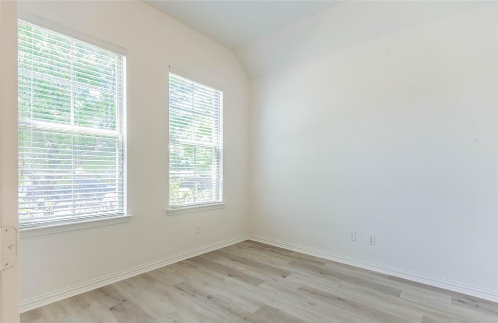 1404 Suttonview Drive Property Photo 4