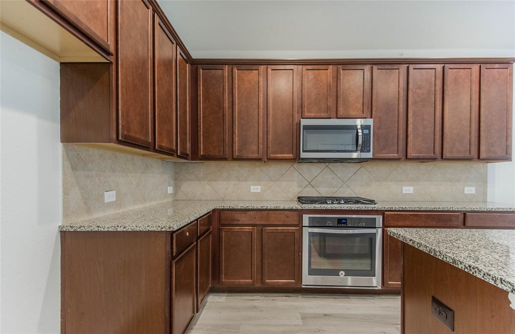 1404 Suttonview Drive Property Photo 8