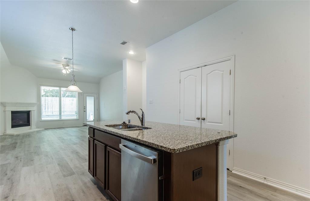 1404 Suttonview Drive Property Photo 9