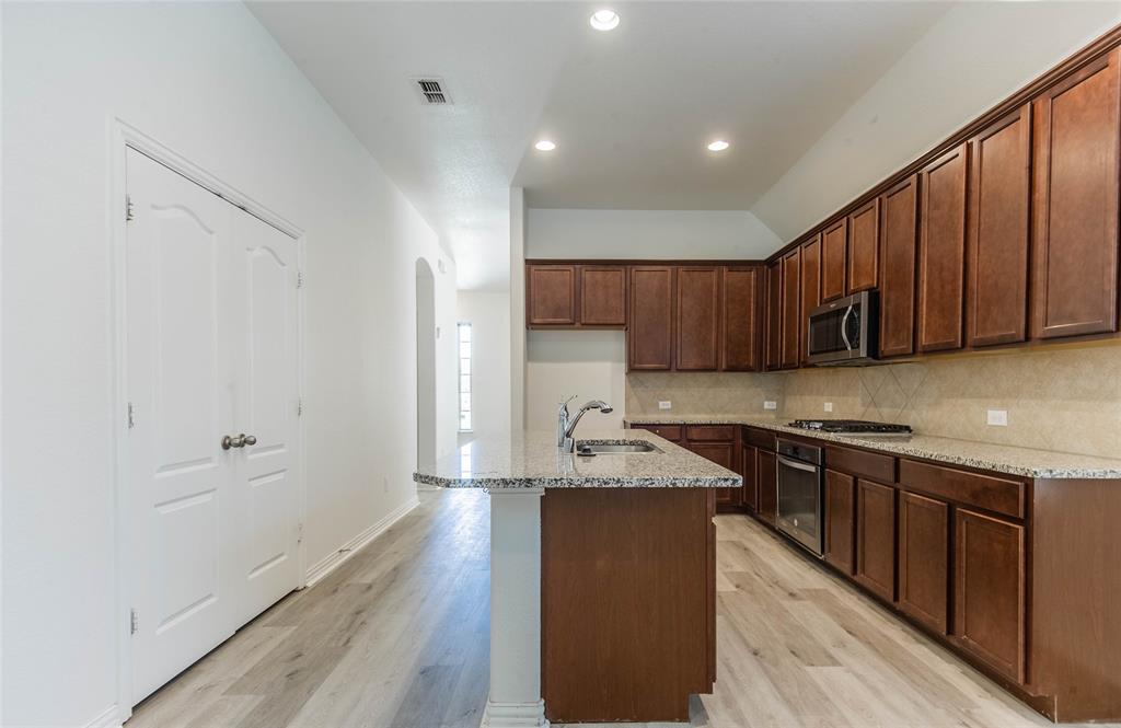 1404 Suttonview Drive Property Photo 13
