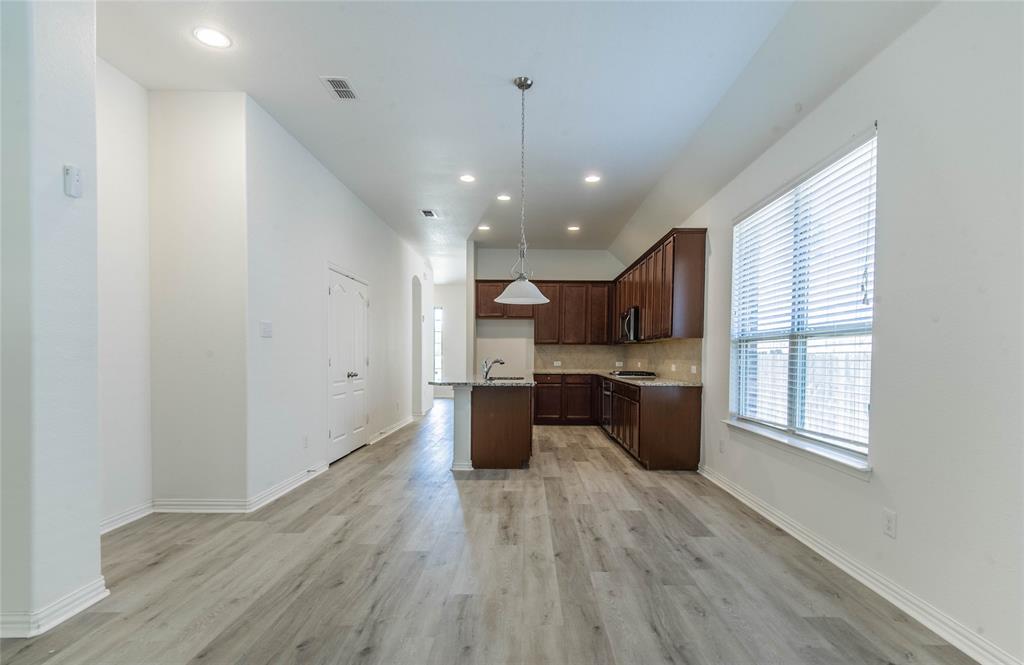 1404 Suttonview Drive Property Photo 16