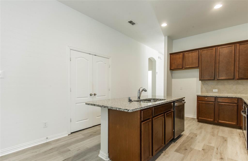 1404 Suttonview Drive Property Photo 17