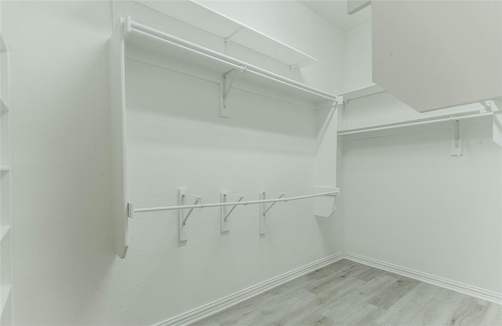 1404 Suttonview Drive Property Photo 22