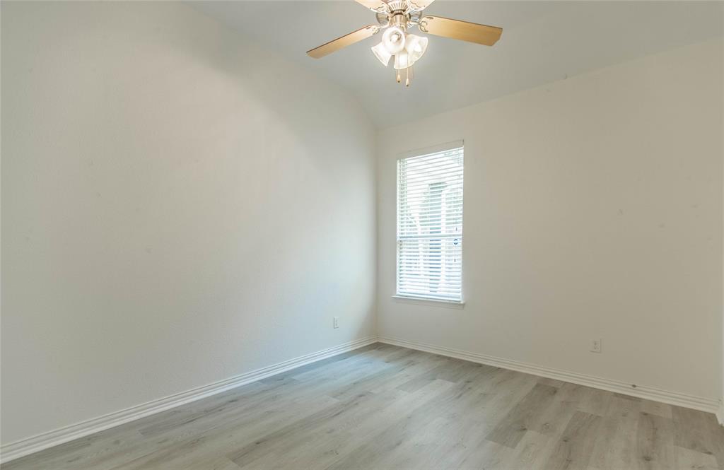 1404 Suttonview Drive Property Photo 24