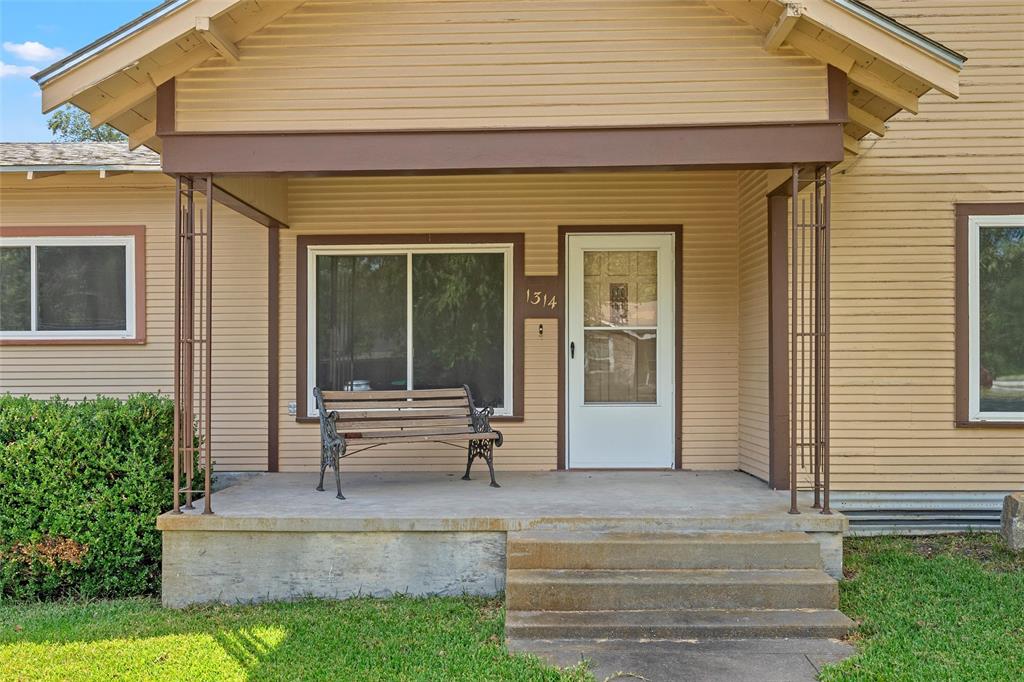 1314 W 9th Street Property Photo 3