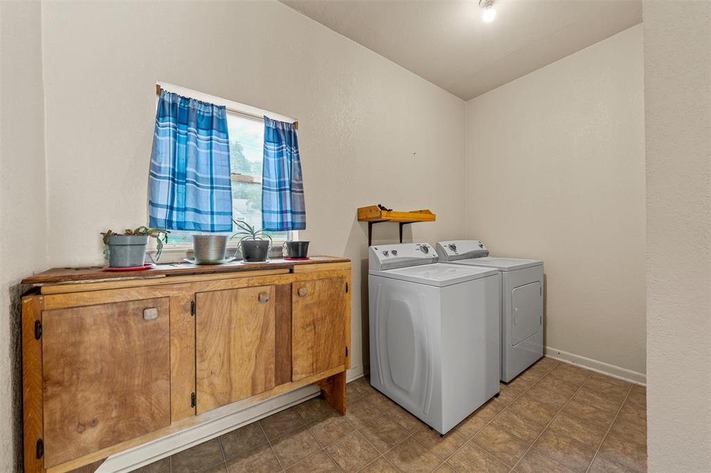 1314 W 9th Street Property Photo 11