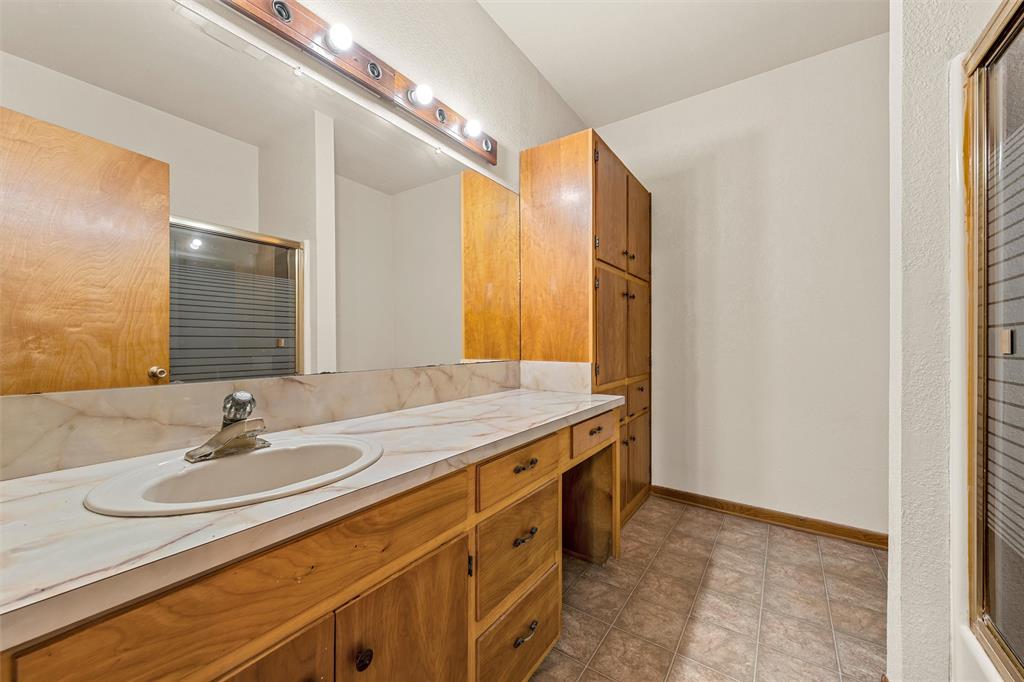 1314 W 9th Street Property Photo 17
