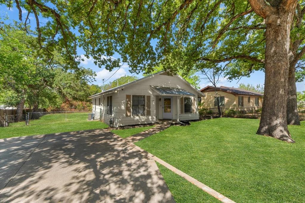 1309 N Elm Street Property Photo 1