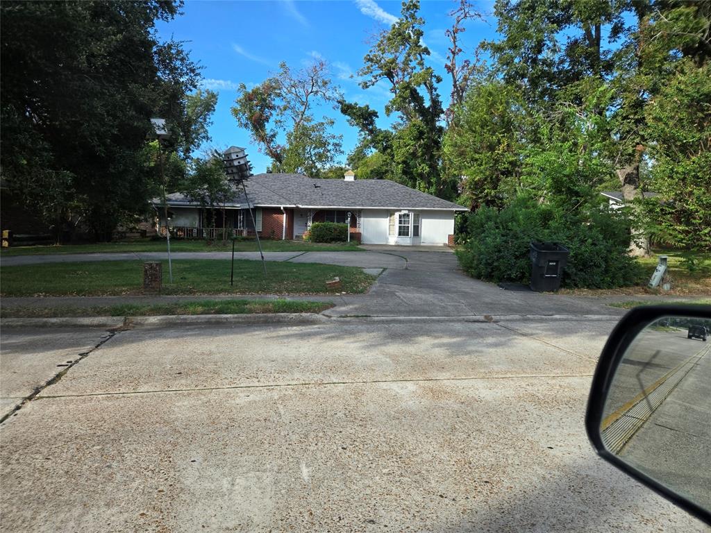 1208 E Kings Highway Property Photo 1