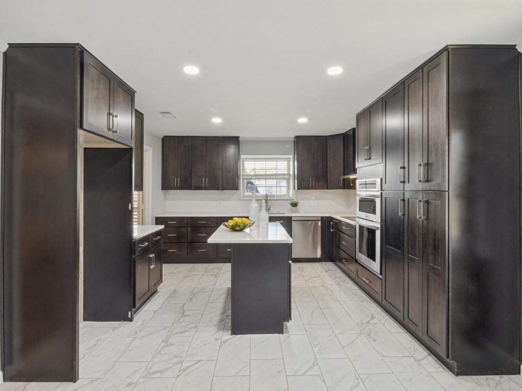 10123 Apple Creek Drive Property Photo 8