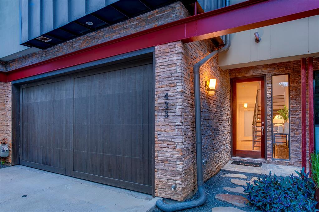 433 Trinity River Circle Property Photo 1