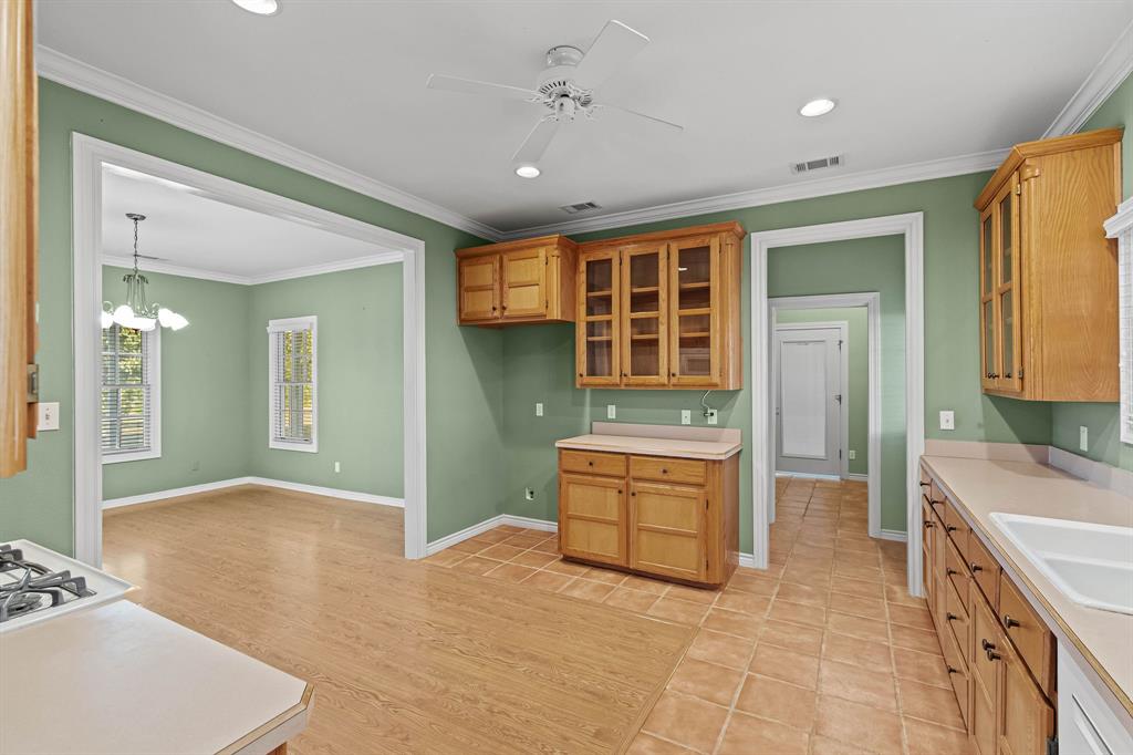 872 County Road 1670 Property Photo 14