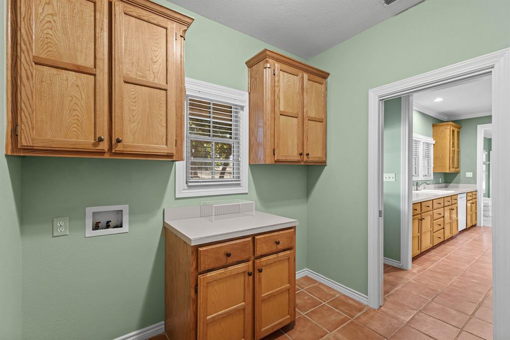 872 County Road 1670 Property Photo 15