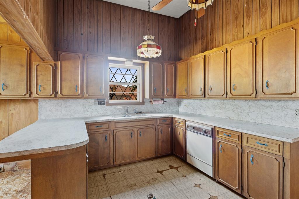 411 Ellis Property Photo 13