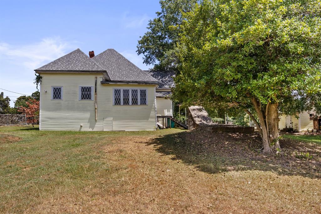411 Ellis Property Photo 22