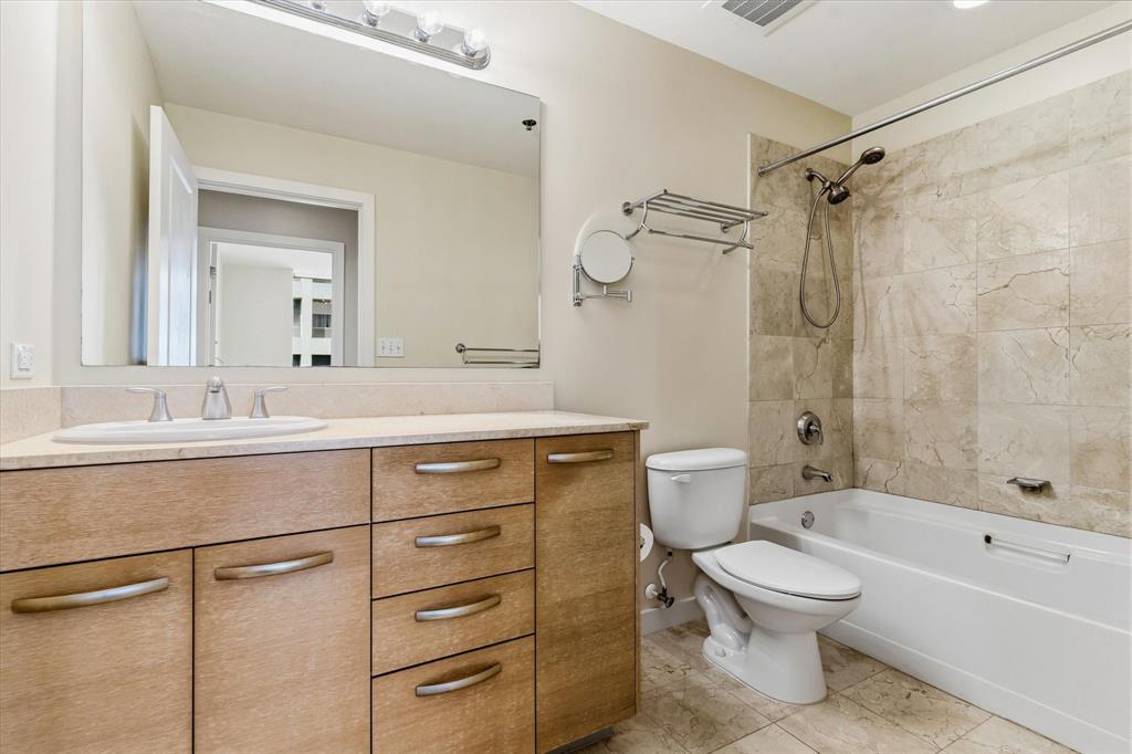 1200 Main Street 2507 Property Photo 16