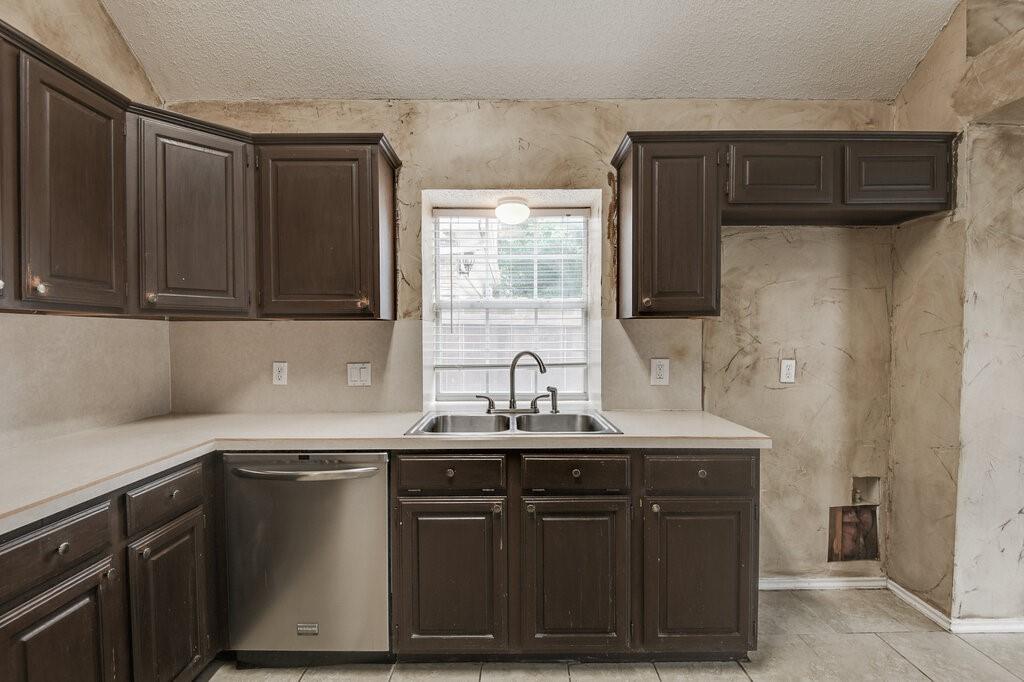 952 Freshwood Court Property Photo 4