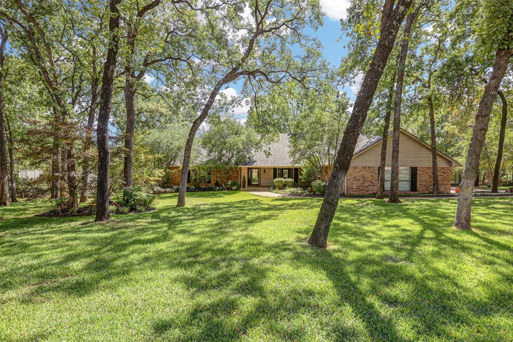 1361 Lakeview Drive Property Photo 1
