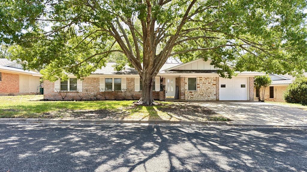 2512 Lowrey Drive Property Photo 1