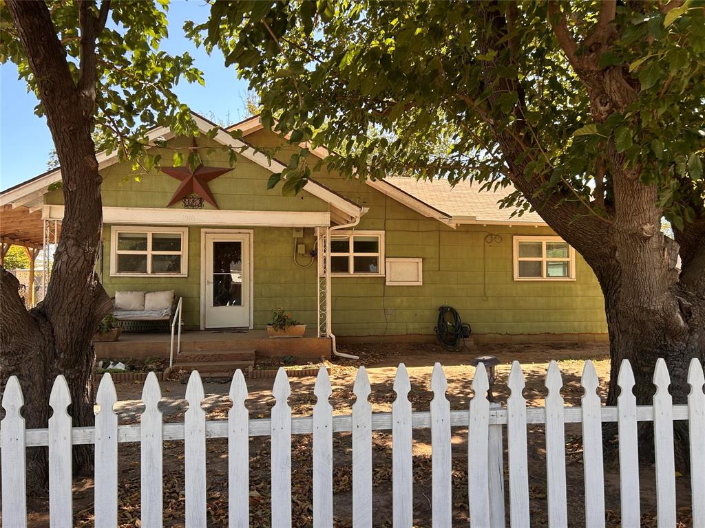 910 Plainview Road Property Photo 1