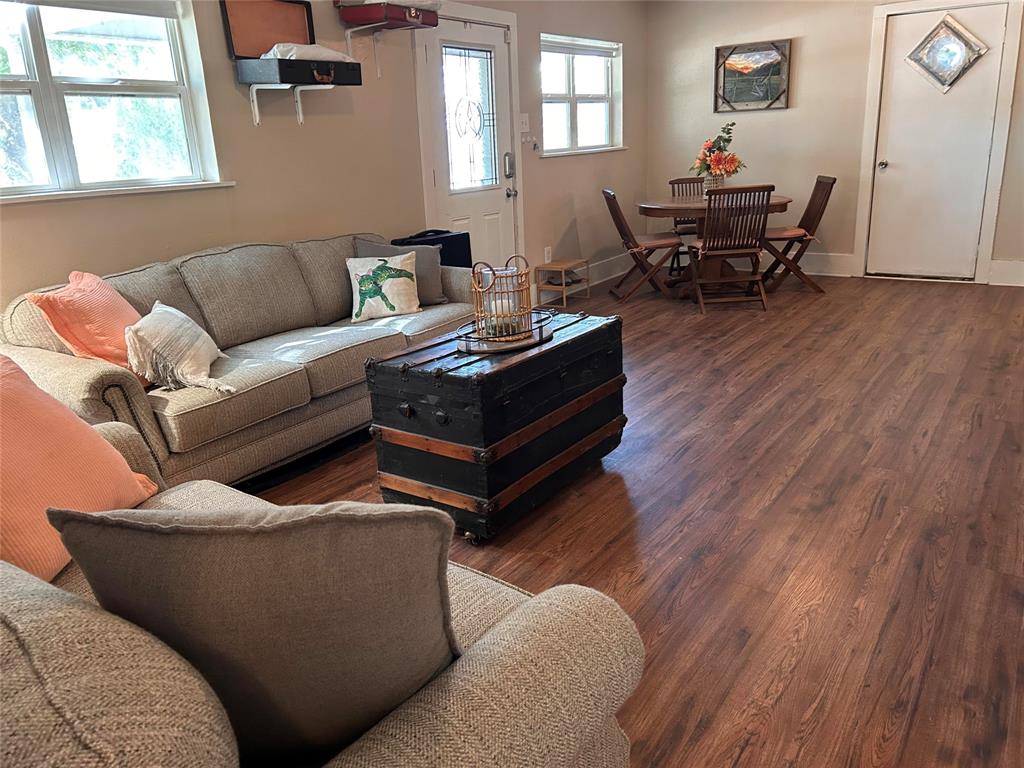 910 Plainview Road Property Photo 3