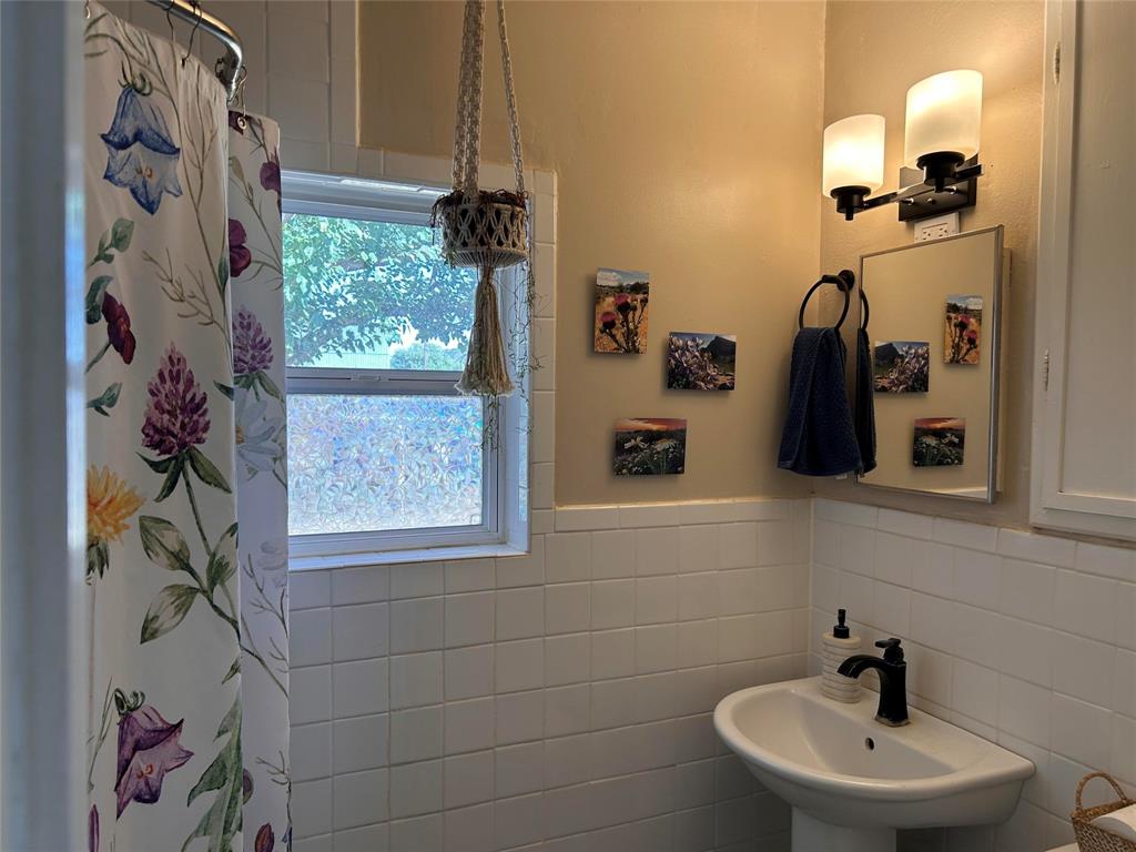 910 Plainview Road Property Photo 14