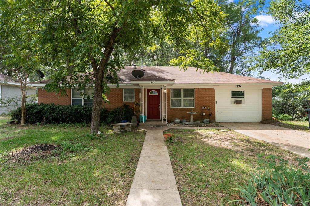 402 E Cook Street Property Photo 1