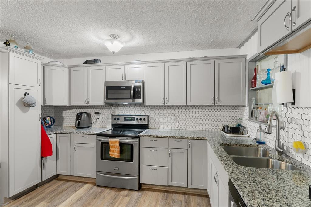 402 E Cook Street Property Photo 7