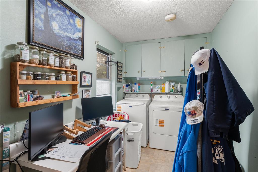 402 E Cook Street Property Photo 16