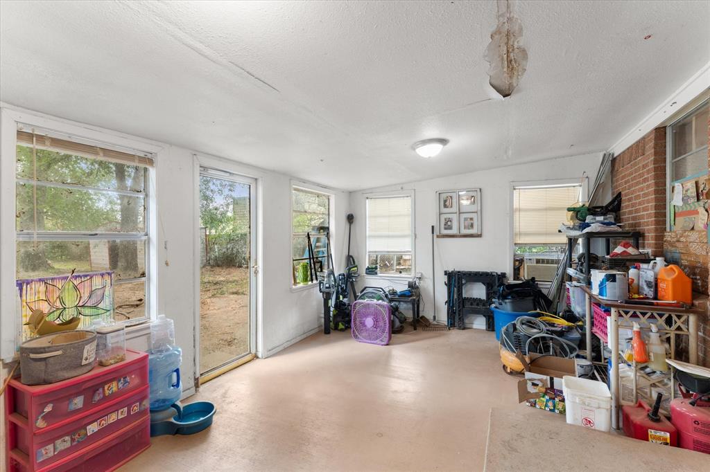 402 E Cook Street Property Photo 17