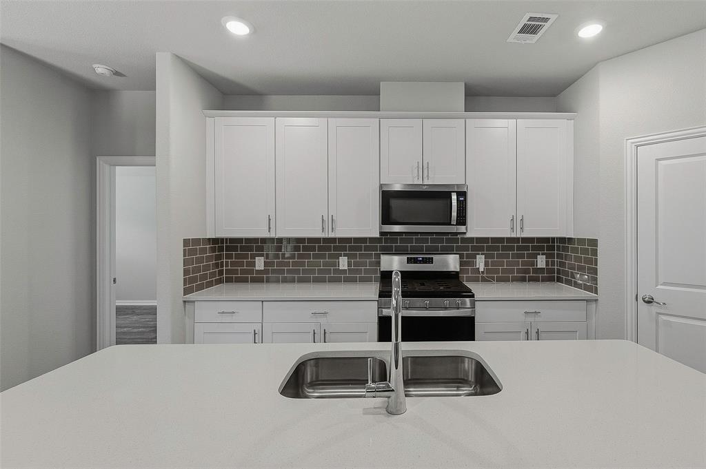 5556 Cypress Willow Bend Property Photo 16