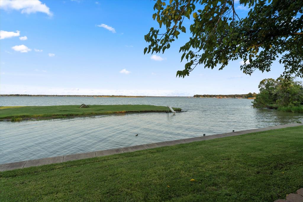308 Causeway Cove Property Photo 12