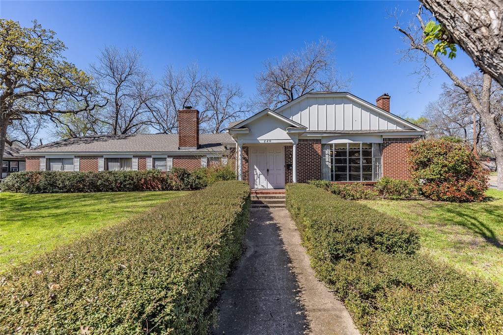220 N Holly