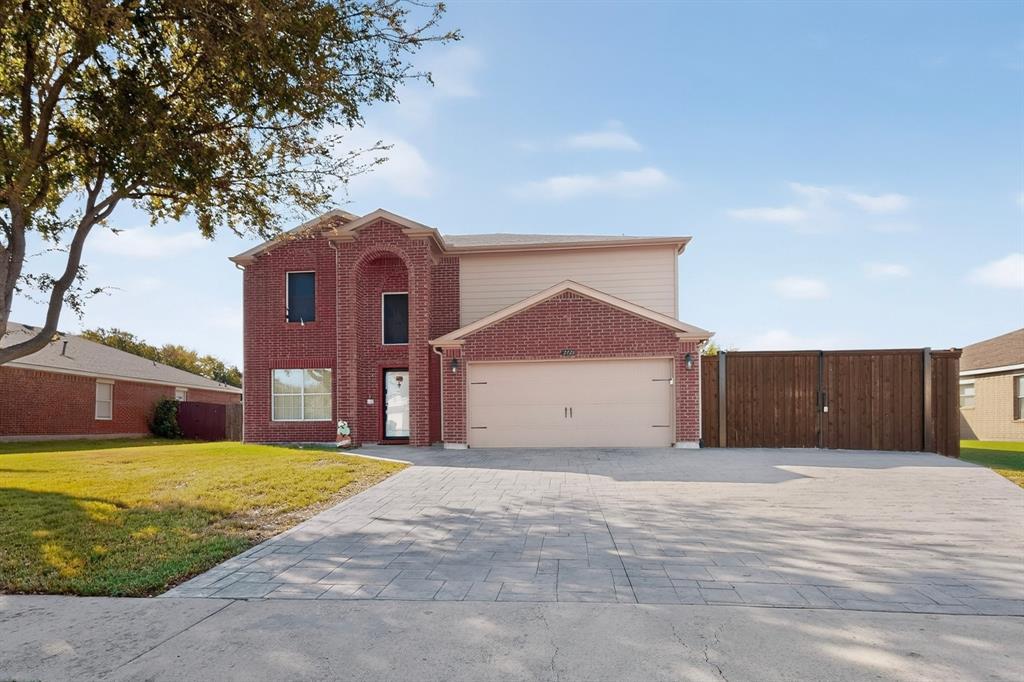 2424 Tailburton Court Property Photo 1
