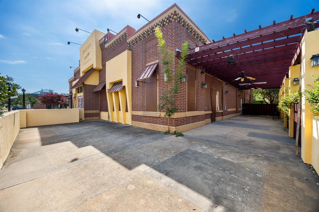 4460 Belt Line Road Property Photo 2