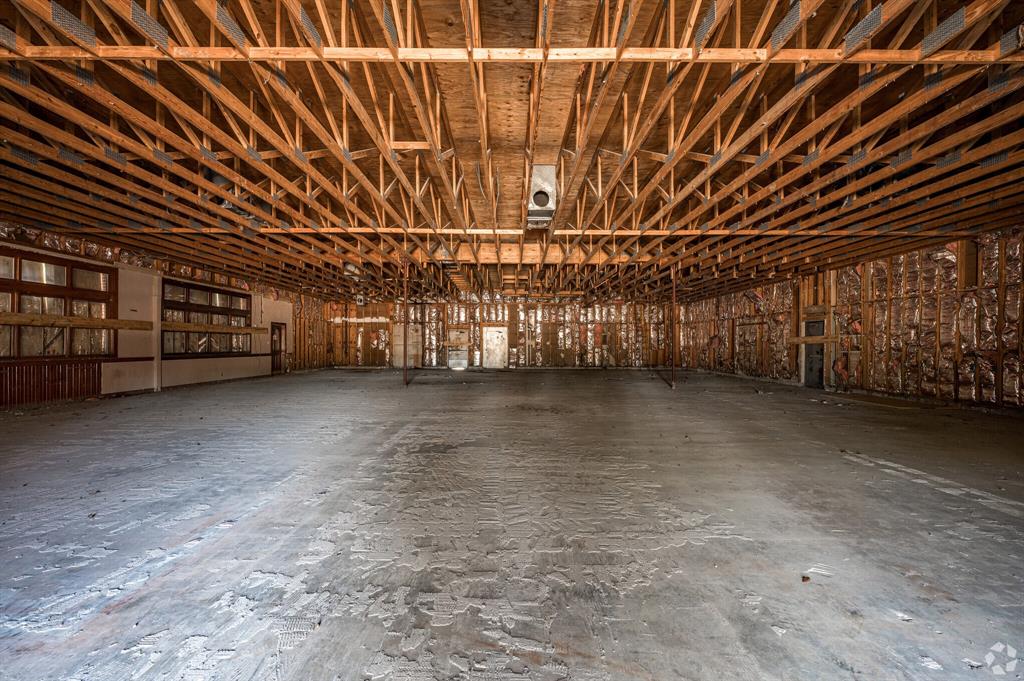 4460 Belt Line Road Property Photo 5