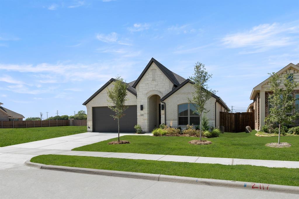 2114 Ash Court Property Photo 2