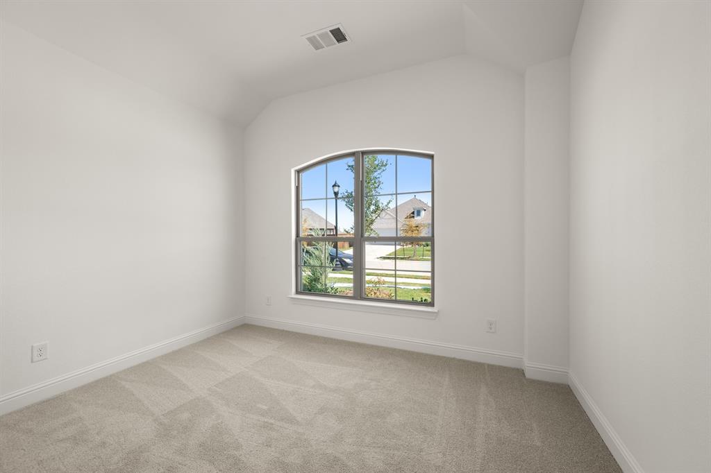 2114 Ash Court Property Photo 5