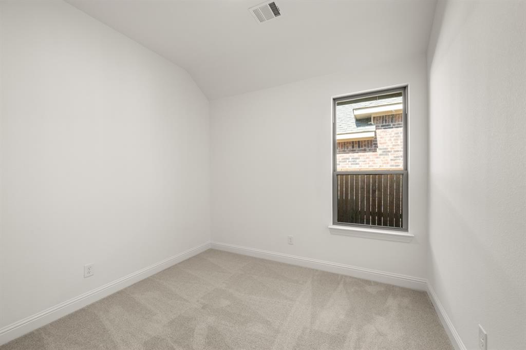 2114 Ash Court Property Photo 6