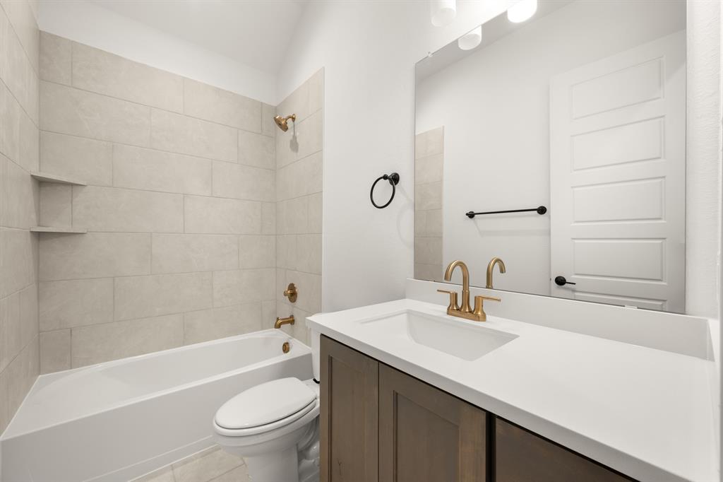 2114 Ash Court Property Photo 7