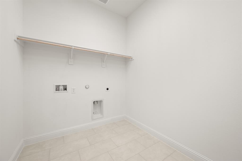2114 Ash Court Property Photo 8