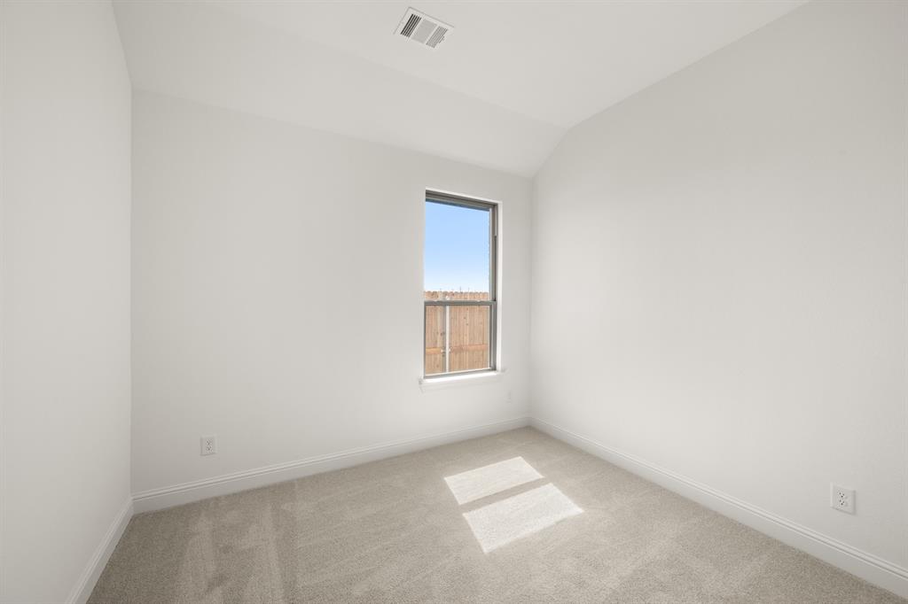2114 Ash Court Property Photo 9