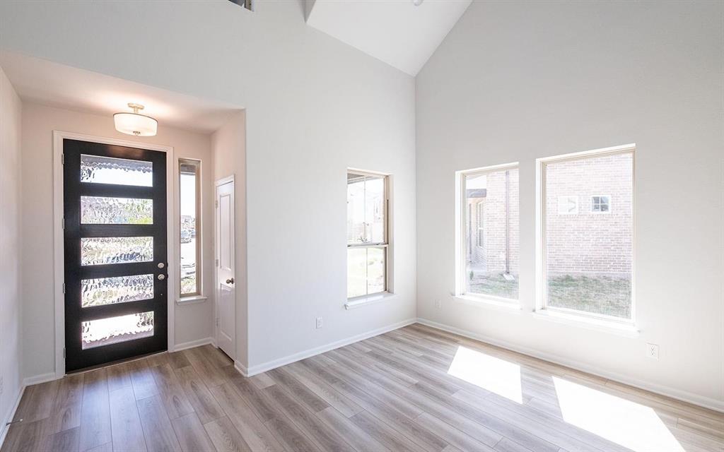 16905 Flagstone Drive Property Photo 3