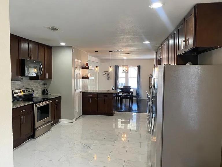3223 Stanley Avenue Property Photo 4