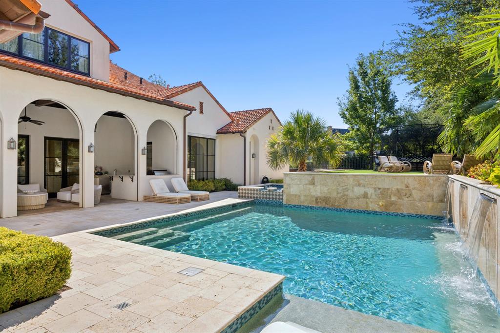 1402 Fountain Grass Court Property Photo 1